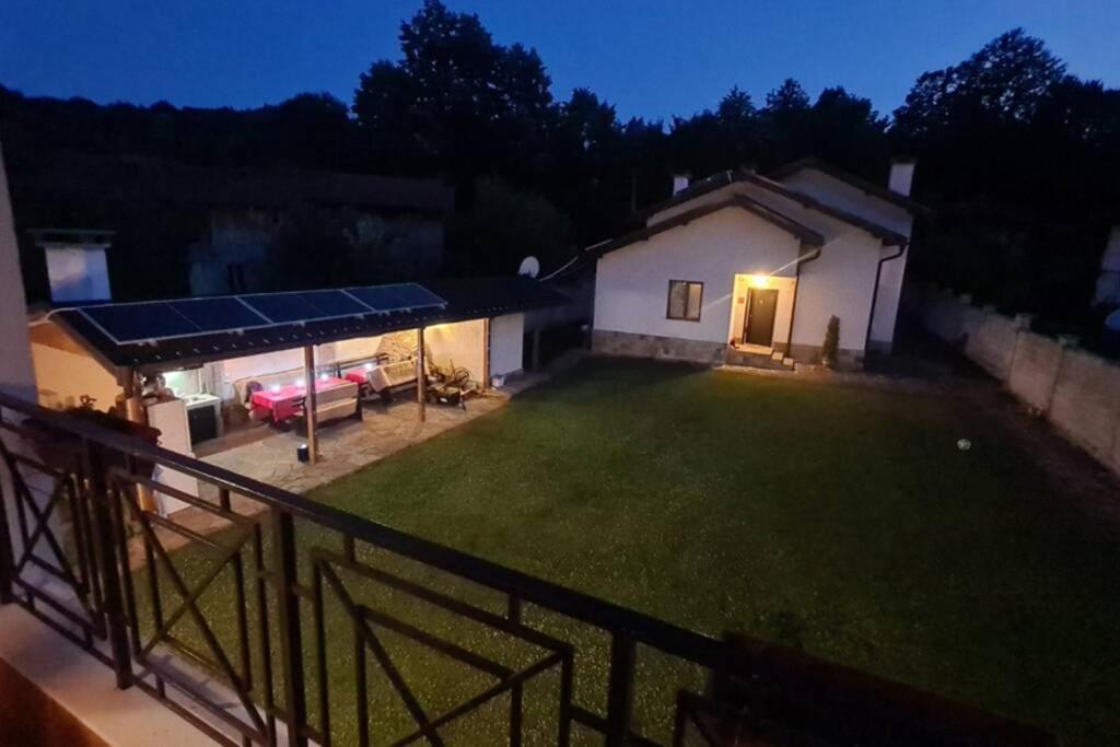 Двете Къщи В Планината Βίλα Beli Osŭm Εξωτερικό φωτογραφία