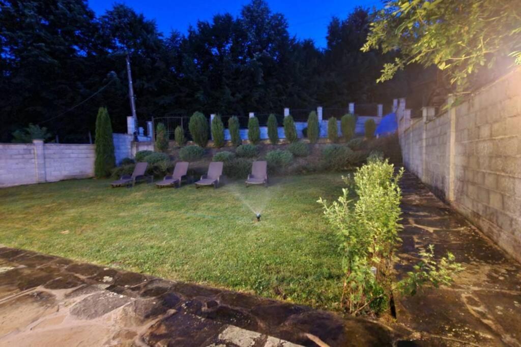 Двете Къщи В Планината Βίλα Beli Osŭm Εξωτερικό φωτογραφία