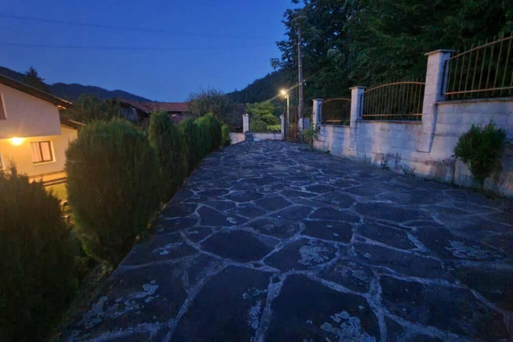 Двете Къщи В Планината Βίλα Beli Osŭm Εξωτερικό φωτογραφία